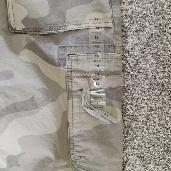 American Eagle Outfitters Camo Baggy Joggers - Picture 5 of 6